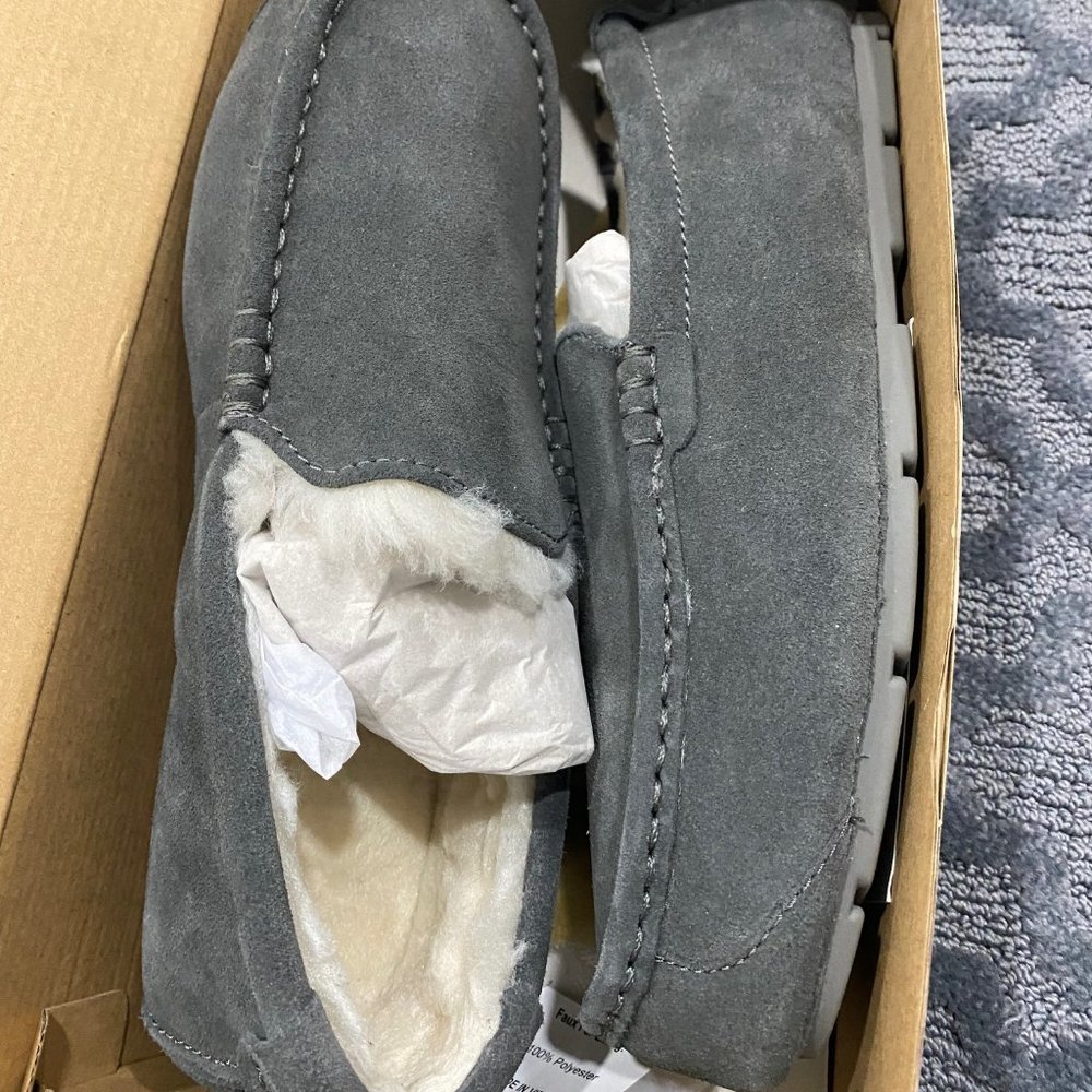 NEW IN BOX Koolaburra by UGG Tipton Men's Suede Slippers Size 9